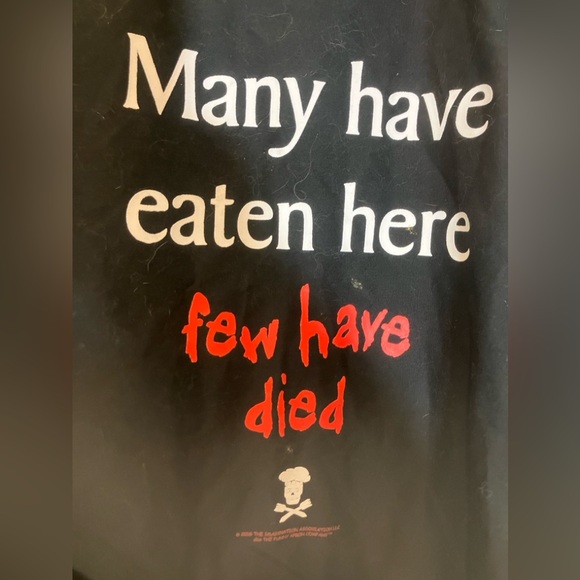 Apron with the saying “many have eaten here, few have died” great condition - Picture 2 of 2